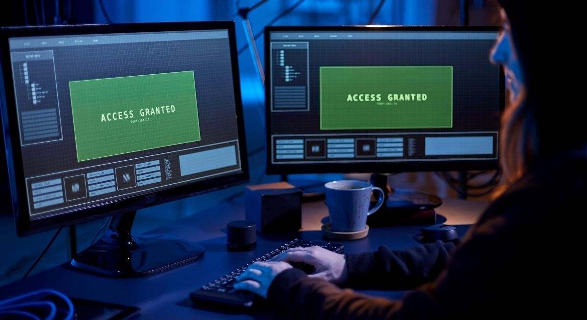 Onderzoekers waarschuwen het publiek: "Cybercriminelen kunnen de verwarming in huis aanzetten, video's maken zonder dat u het merkt en zelfs uw ramen openen."