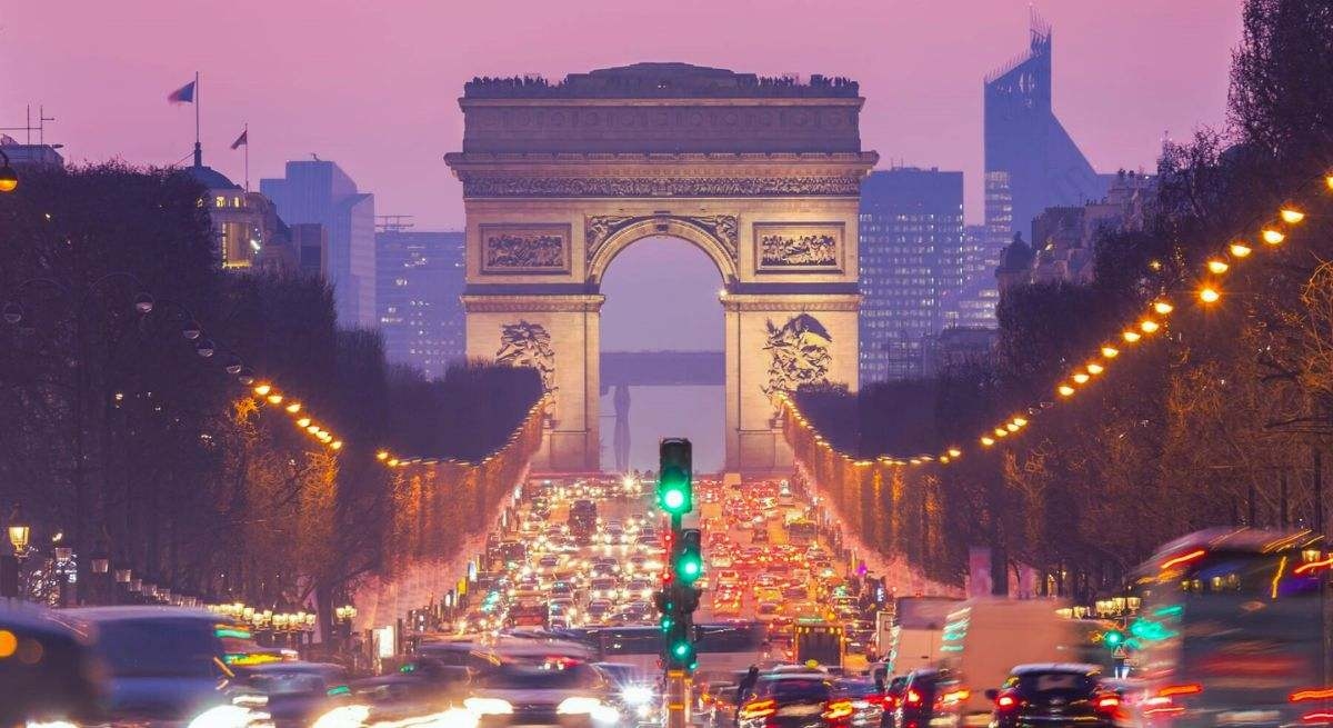 L'obiettivo "assoluto" del governo francese è un deficit inferiore al 3% del PIL entro il 2029.