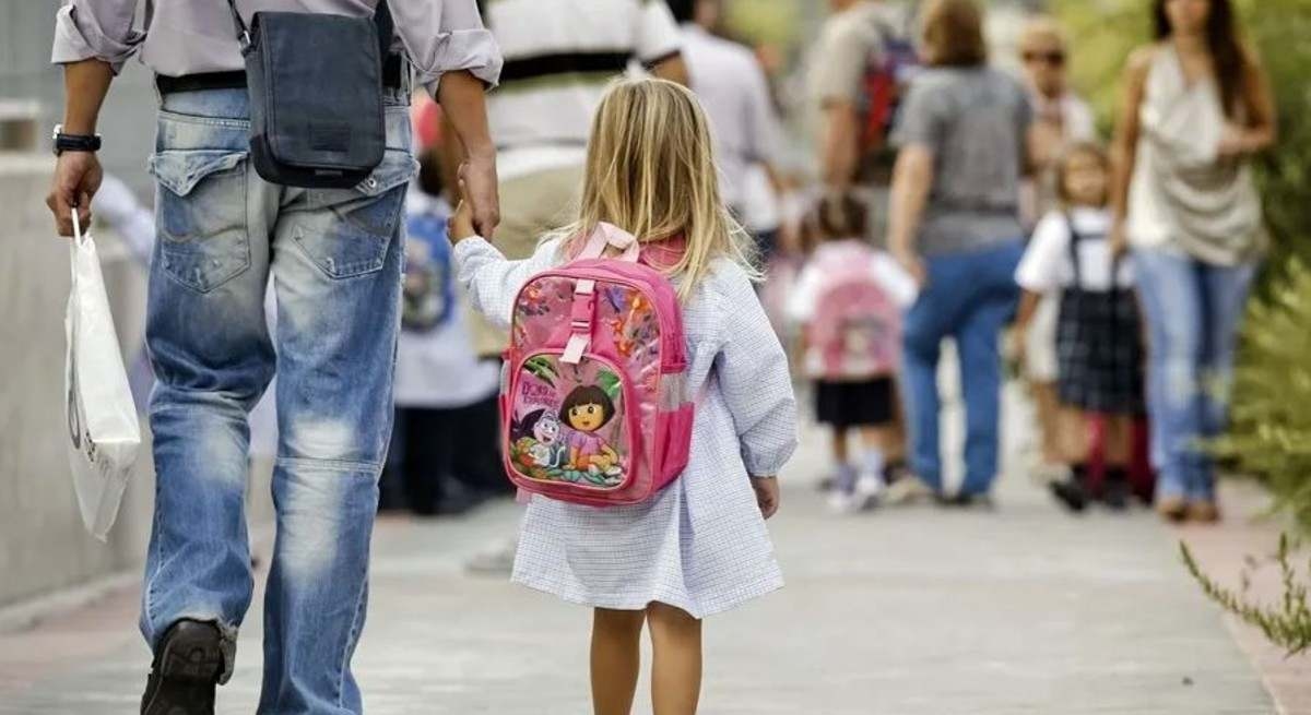 Sumar annuncia un accordo con il PSOE per estendere il congedo di maternità a 17 settimane e per compensare parte della cura del bambino.
