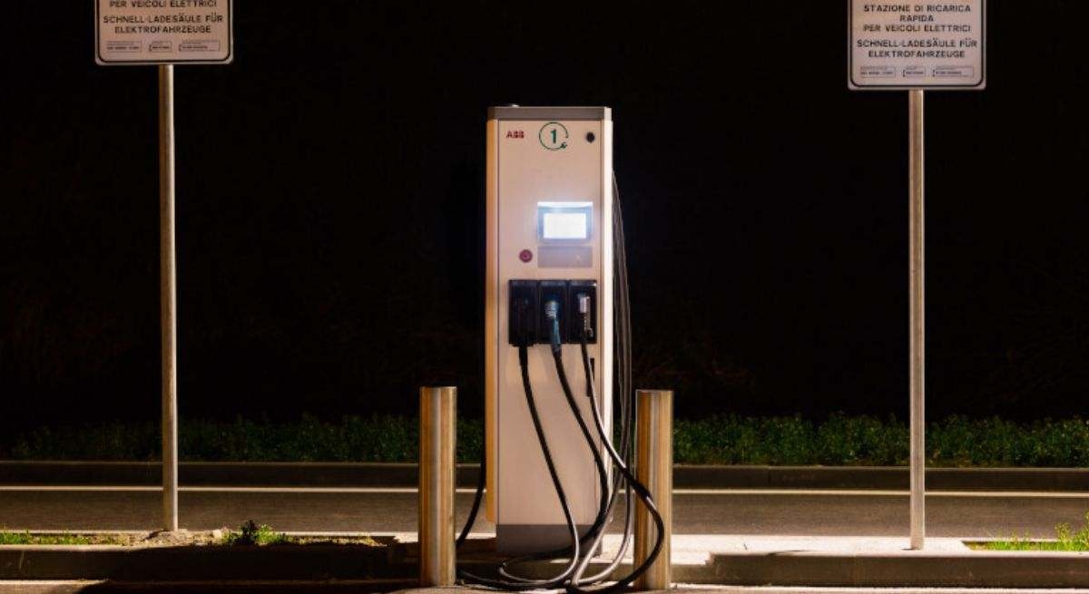 USA zamrażają przyszłość pojazdów elektrycznych: rządowa sieć pojazdów i ładowarek zdemontowana