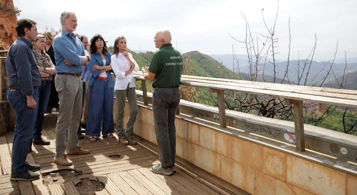 Felipe VI, "verslagen" na het zien van de "omvang van de tragedie" van de branden in Las Médulas: "Er is nog veel te doen."