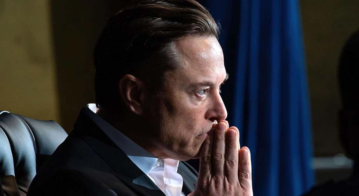 Musk sues OpenAI and Apple for favoring the ChatGPT app on iPhones.
