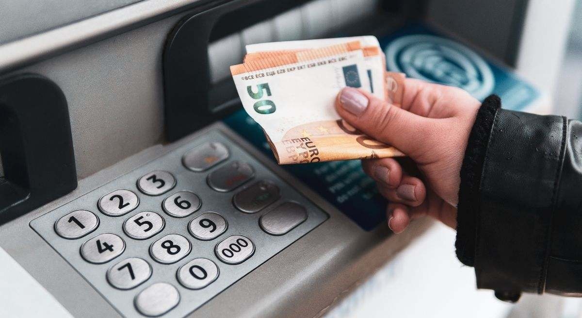 ATM'den para çekerken yapmanız gereken basit hareket: "Soyulmak ile soyulmamak arasındaki fark bu."