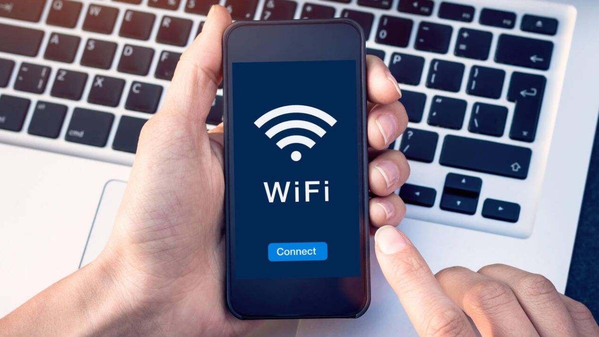 Expertos alertan de una configuración oculta en el WiFi de tu iPhone que te hace vulnerable a hackeos