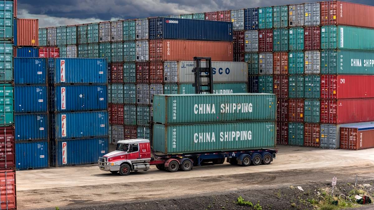 A máquina da China para: a diferença com os EUA já é sentida nas exportações, apesar da trégua comercial.
