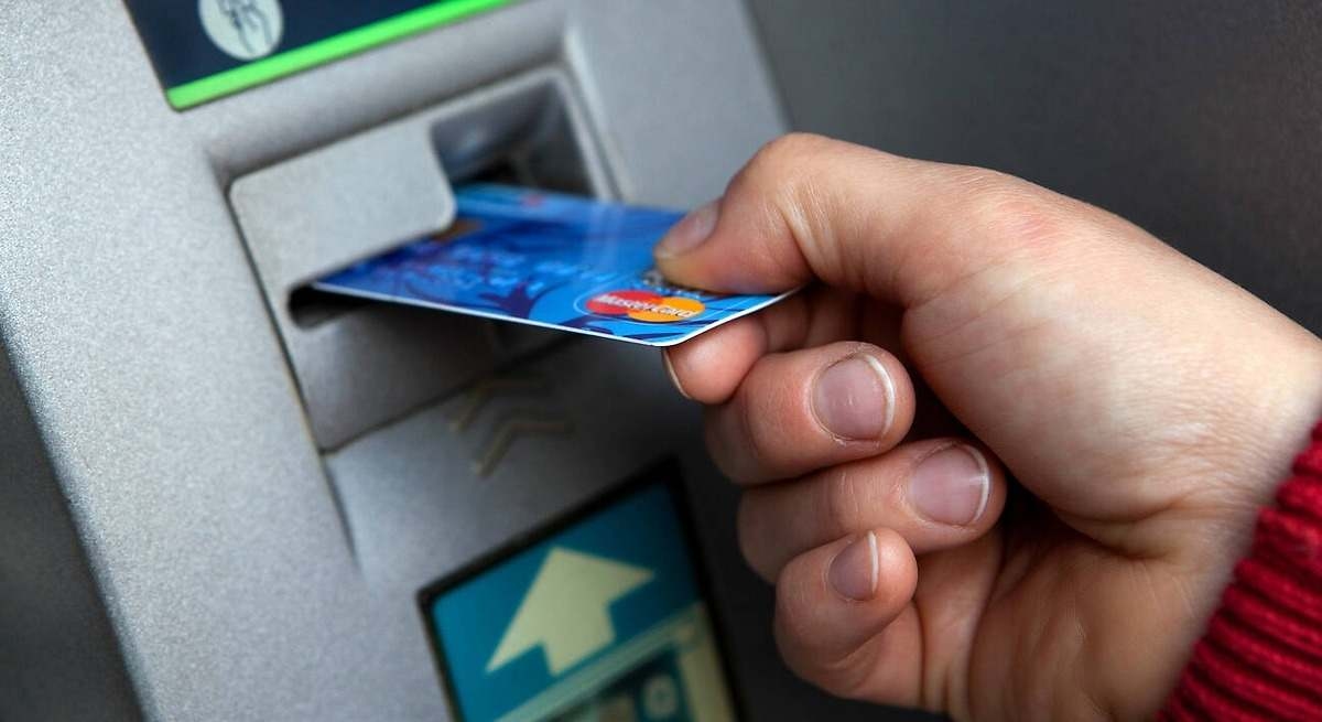 Nigdy nie proś o potwierdzenie w bankomacie po wypłacie pieniędzy: to jest ważny powód
