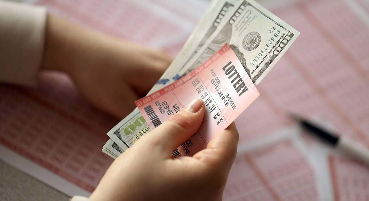 Um aposentado ganha € 71,5 milhões na loteria, mas perde tudo em uma semana por causa de um aplicativo.