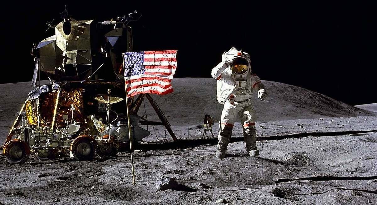 Guerra aperta tra NASA e Cina dopo il divieto imposto ai loro cittadini: "Vogliono tornare sulla Luna prima di noi. Non accadrà".
