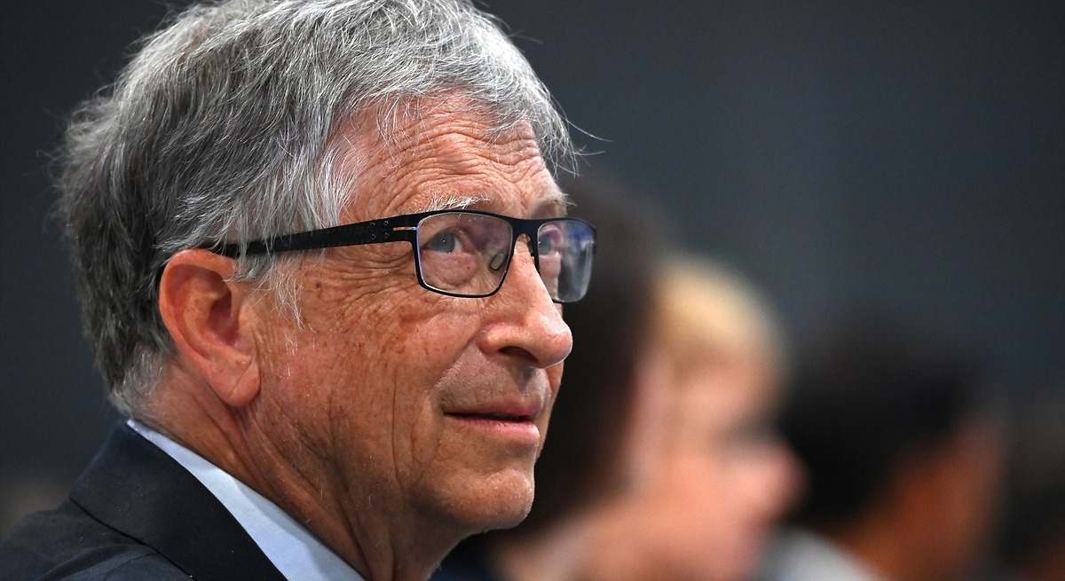 Bill Gates pide que nos preparemos ante lo que está por venir con la inteligencia artificial en la próxima década: "Es algo muy profundo y un poco aterrador"