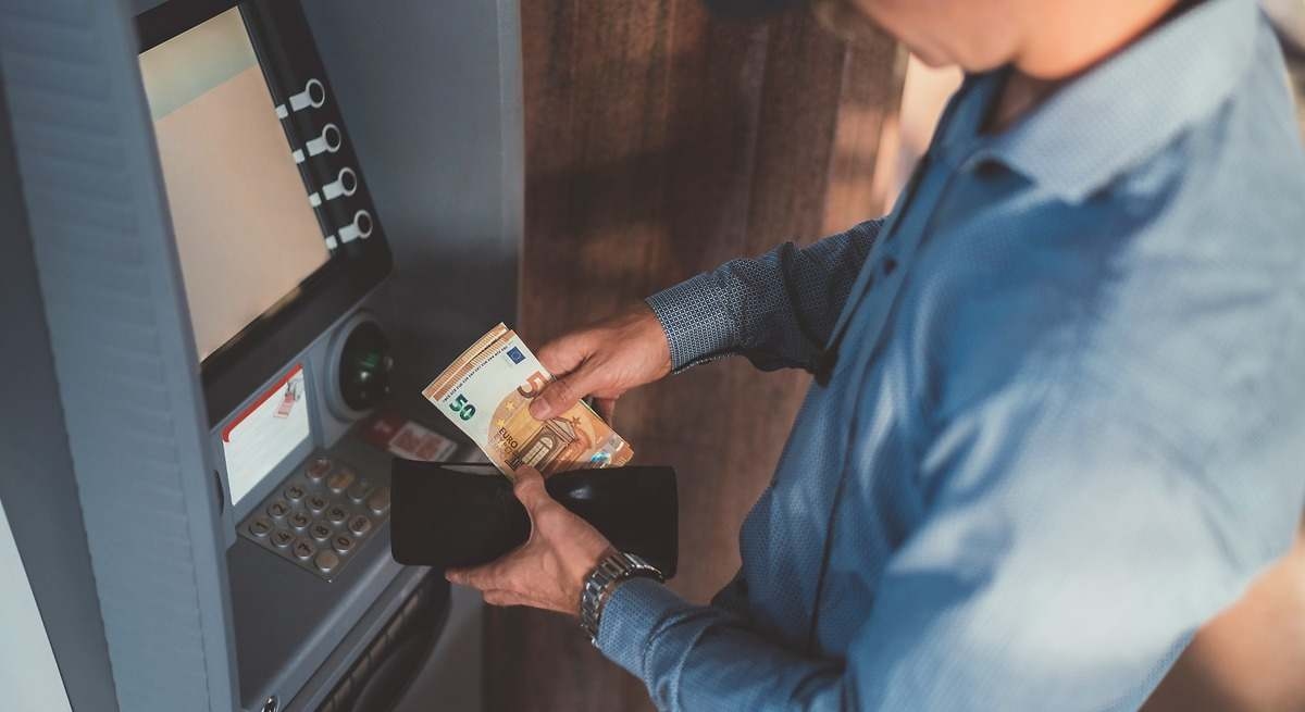 Nearly 8,000 fewer ATMs in just one year: a historic low, with just 37,000 remaining across Spain.