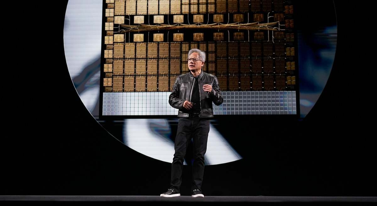 Jensen Huang (Nvidia), yapay zekanın "dünyada fikir tükenirse" iş kayıplarına yol açacağını söylüyor.