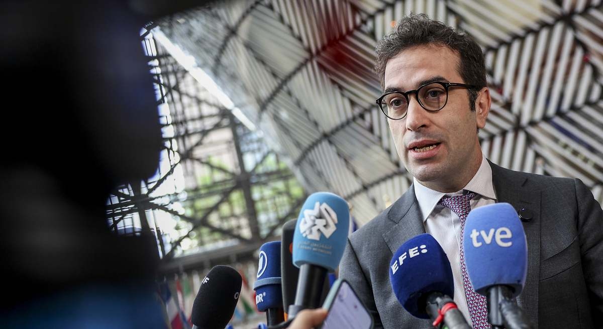 The body is confident of a tariff agreement with the US but urges that rebalancing measures be ready.