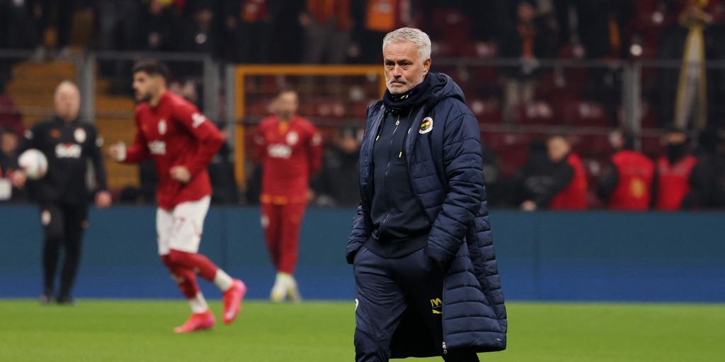 Galatasaray processará Mourinho por comentários após o clássico: "Eles estavam pulando como macacos"