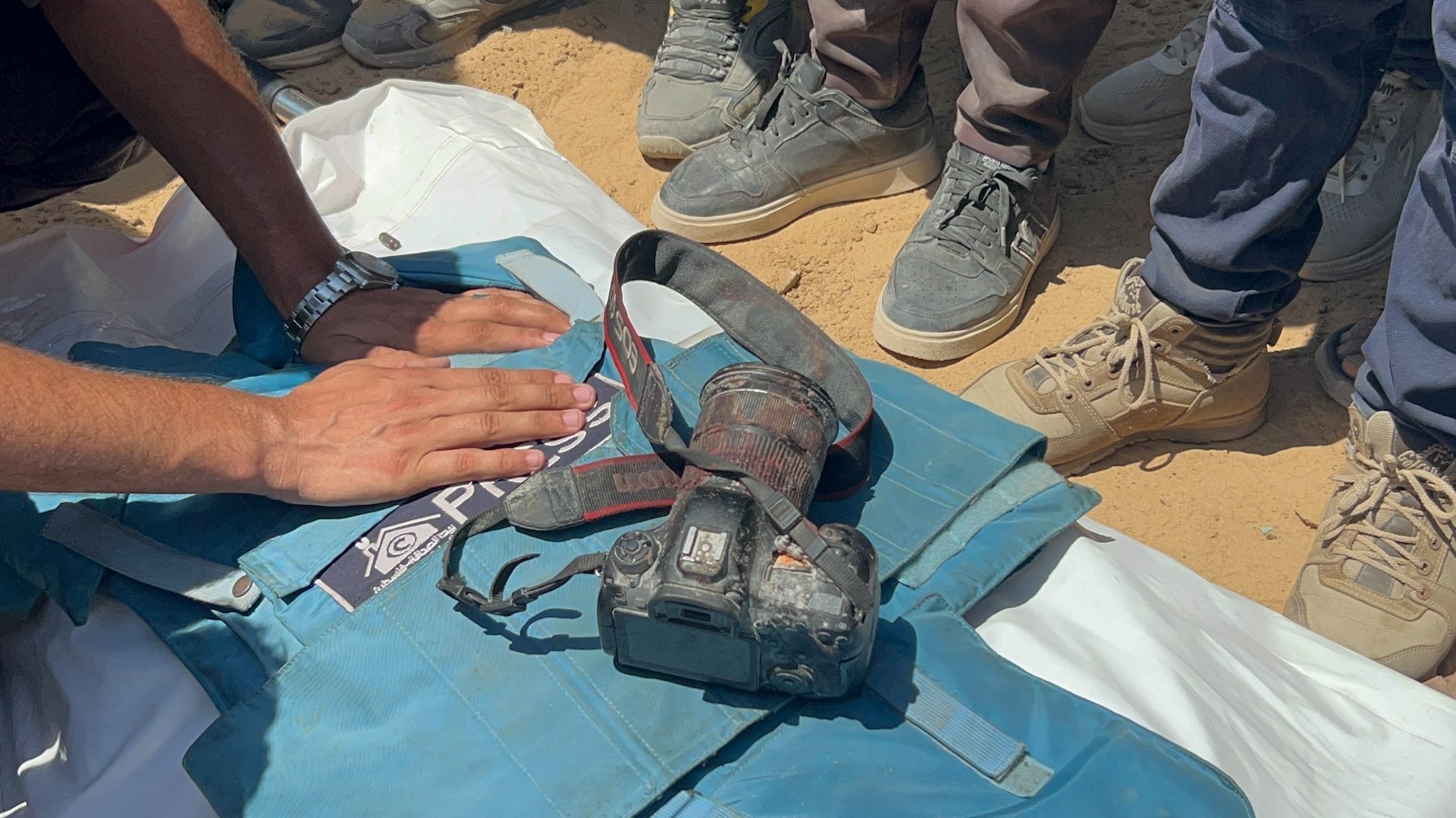 At least 20 dead (five journalists) in the double attack on Nasser Hospital in southern Gaza