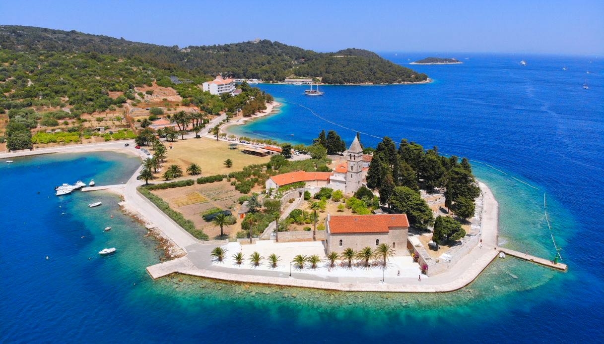 Eski bir askeri bölgeden Adriyatik'in incisine dönüşen Vis Adası'na nasıl gidilir?