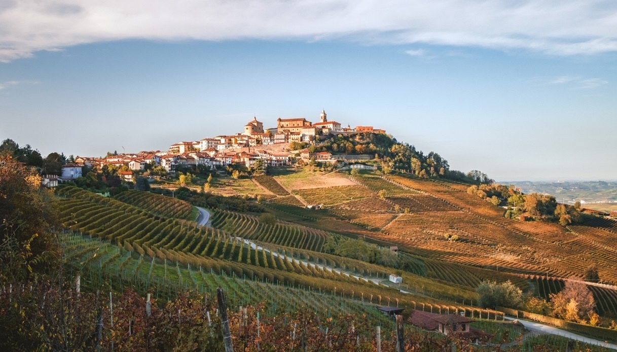 Een dag in La Morra, het kleine dorpje in de Langhe dat een balkon is met uitzicht op de wonderen