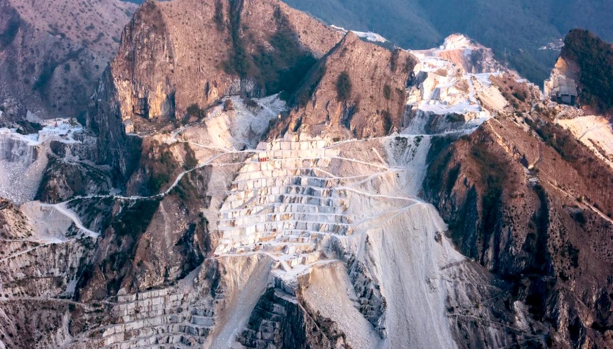 Die Marmorberge, die Italiens weißes Gold bewachen