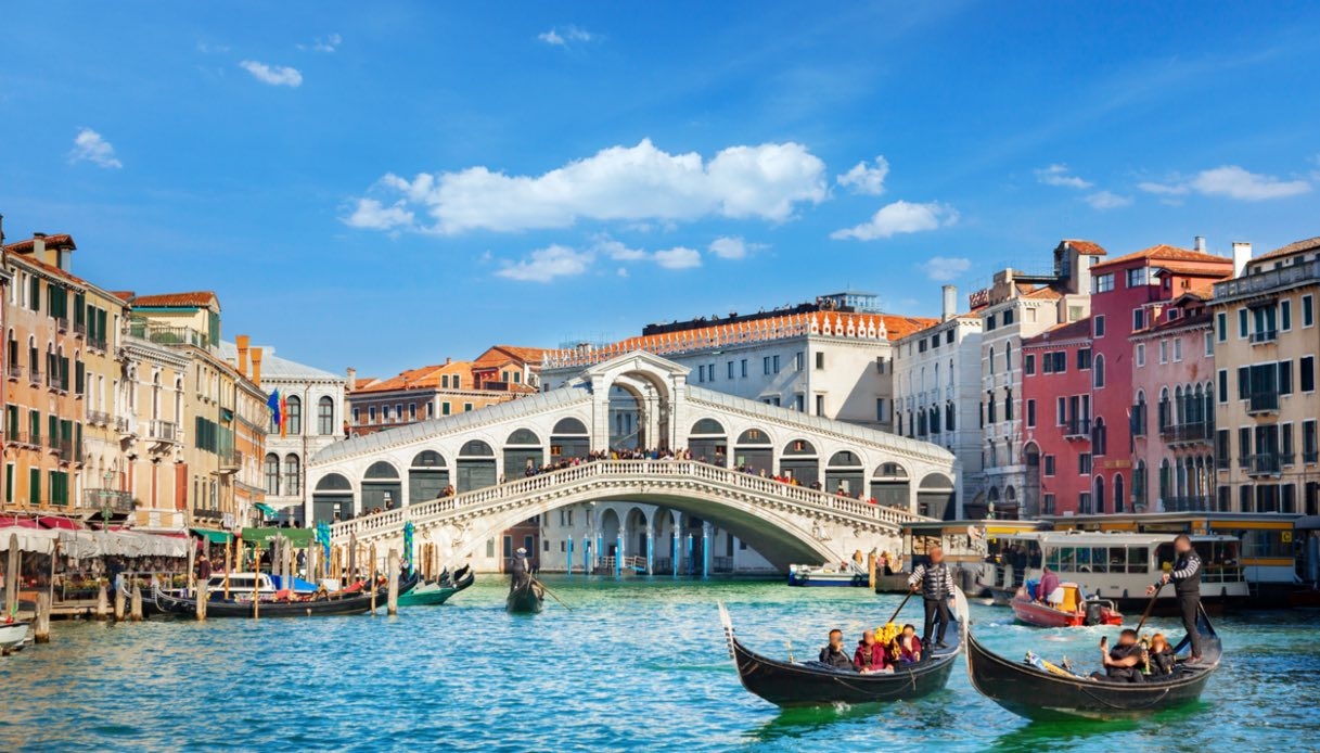 Venezianer protestieren gegen Billiggondeln: Vom Nahverkehrsangebot zum viralen Phänomen