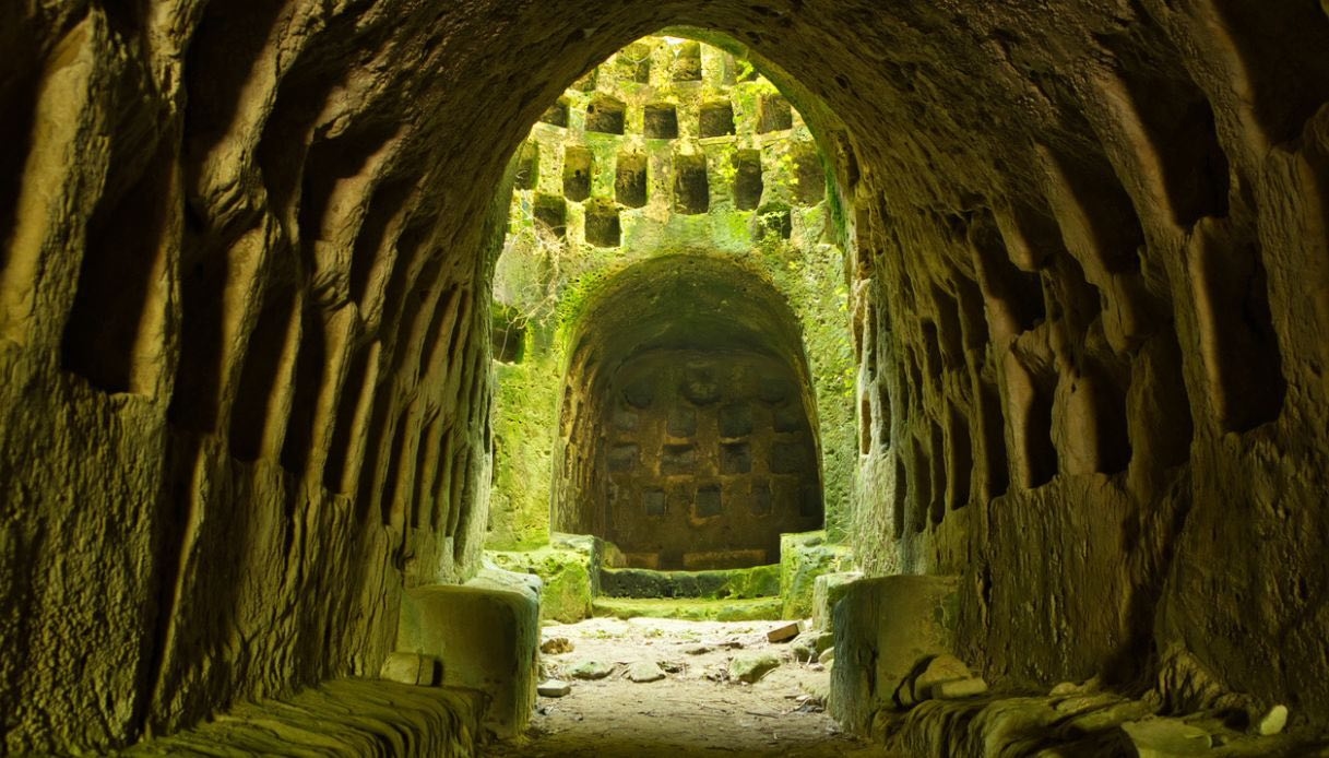 Het raadsel van het Torre Pinta Hypogeum, waar licht en eeuwenoud mysterie elkaar ontmoeten