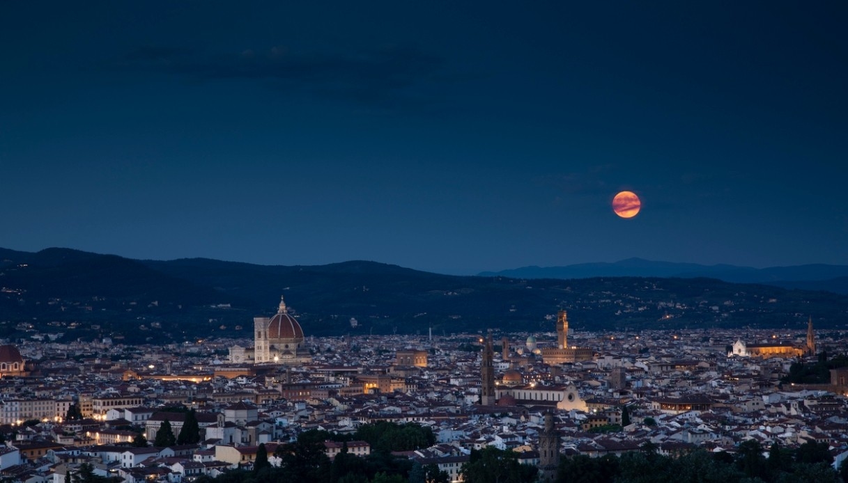 Wonders in the October skies: from the Night of the Moon to comets, the expected events
