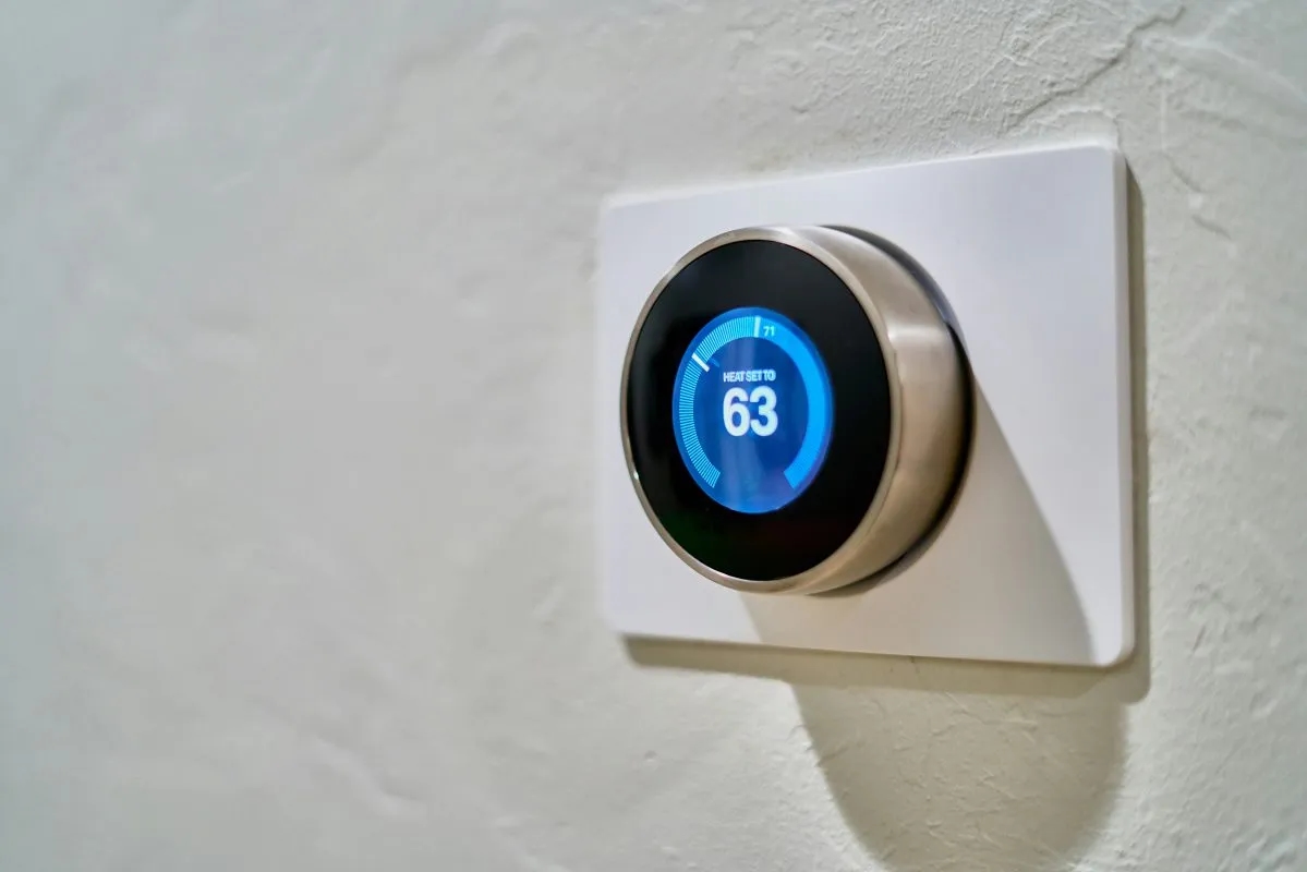 Intelligente Thermostate könnten den CO2-Ausstoß senken, sagt eine Ferienwohnungsplattform
