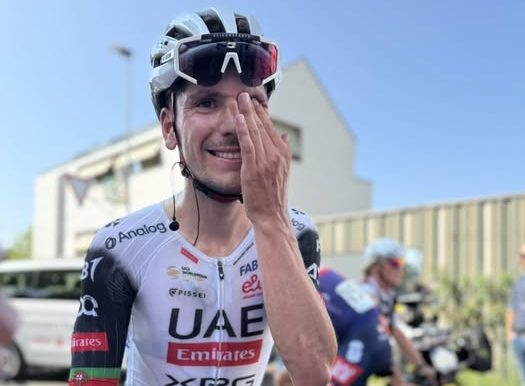 João Almeida gana la cuarta etapa del Giro de Suiza