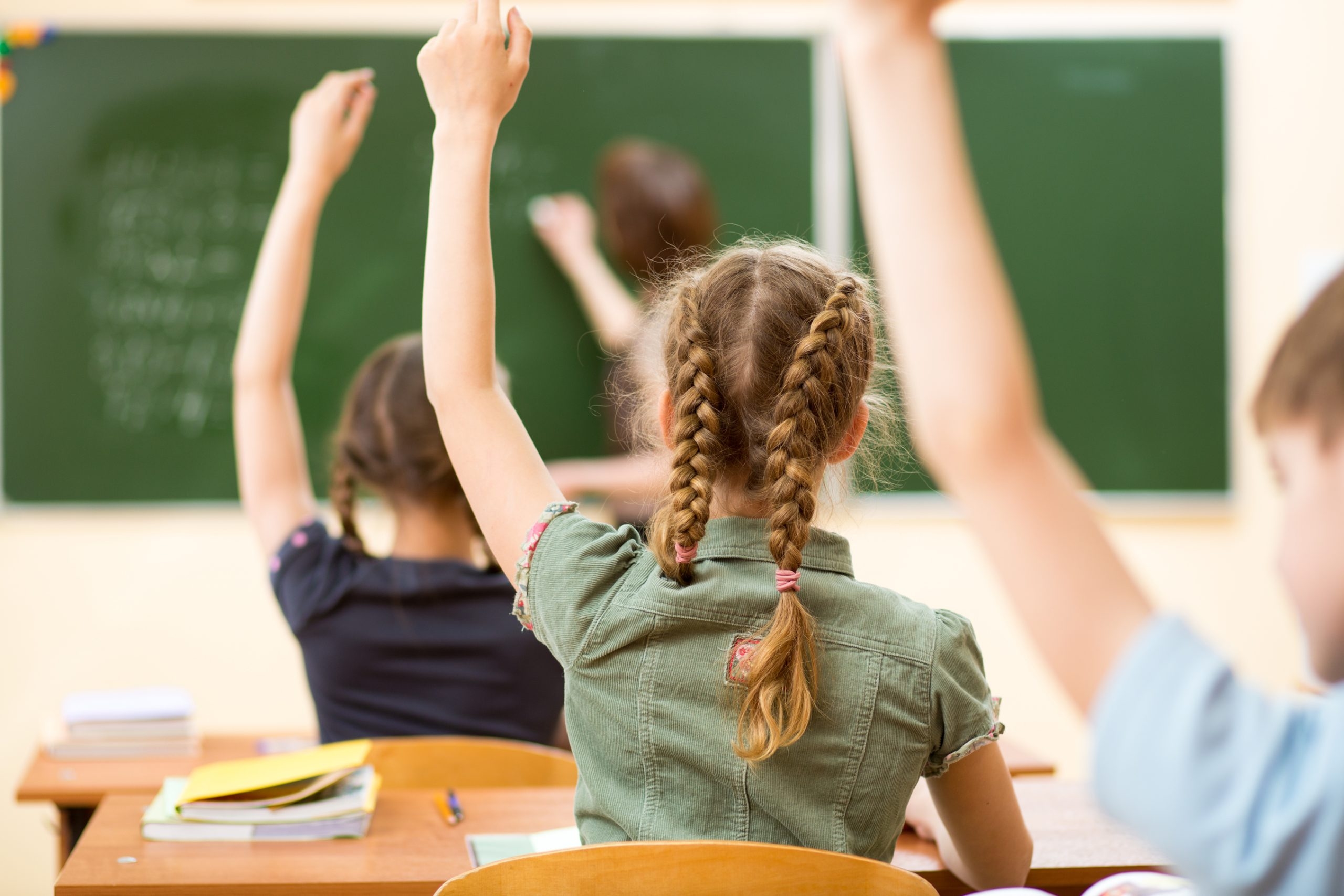 Minister guarantees that there will be no students without teachers in 98% of schools