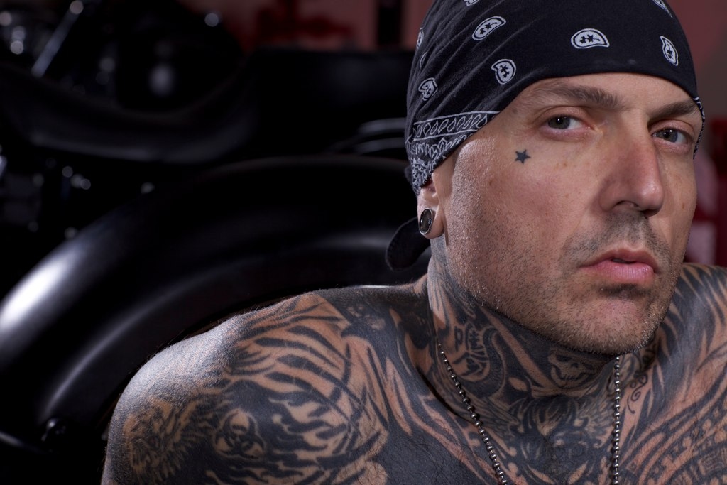 "Ho guadagnato più soldi in tre anni lavorando come attore porno che in vent'anni di musica."