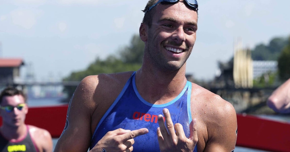 Paltrinieri's prestatie gaat verder: hij won ook een zilveren medaille op de 5 km WK, ondanks een gebroken vinger. Taddeucci won ook een herhaling.