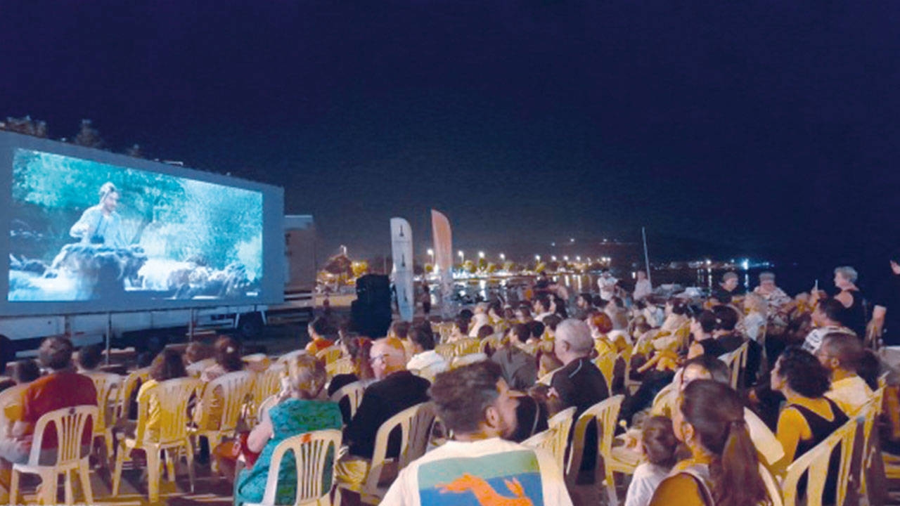 Jornadas de cine al aire libre en 14 distritos de Izmir