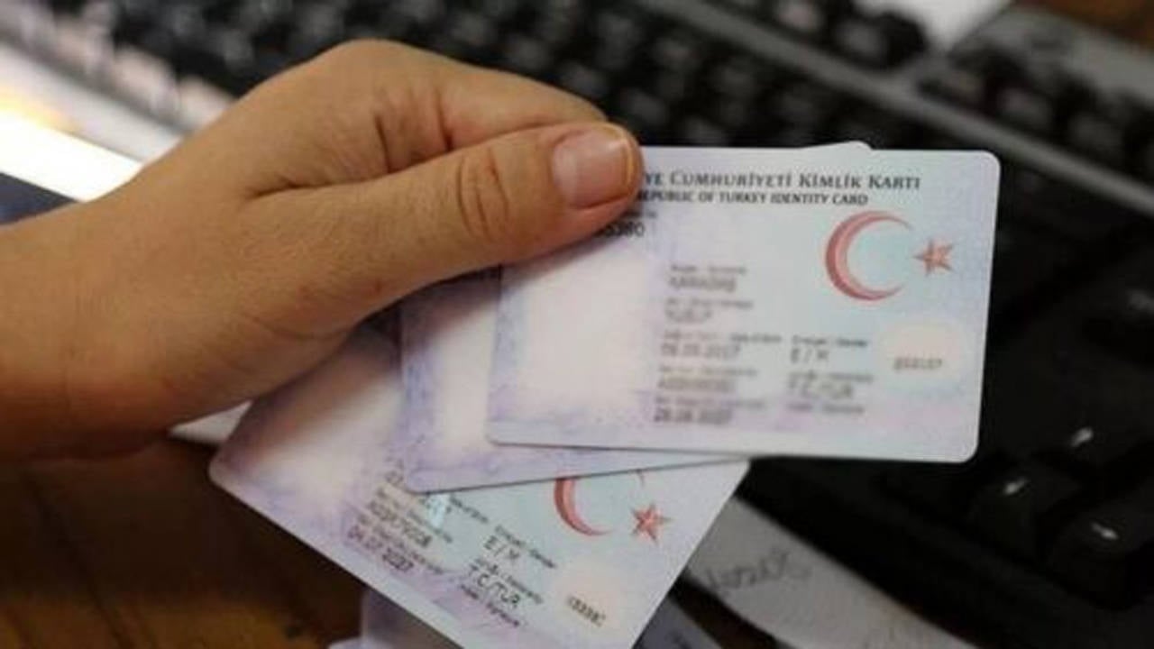 El Registro Civil se ha convertido en un 'mercado de identidades'