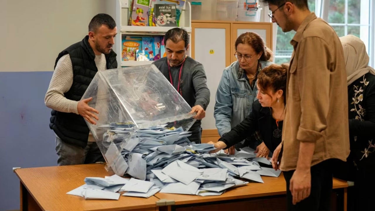 El AKP queda segundo en las encuestas