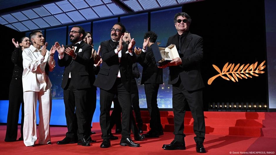 Iranian Jafar Panahi wins the Palme d'Or in Cannes