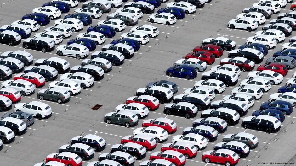 Volkswagen reports profit slump in the second quarter