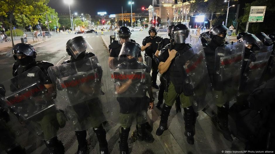 Serbia: Violencia durante las protestas contra el gobierno de Vučić