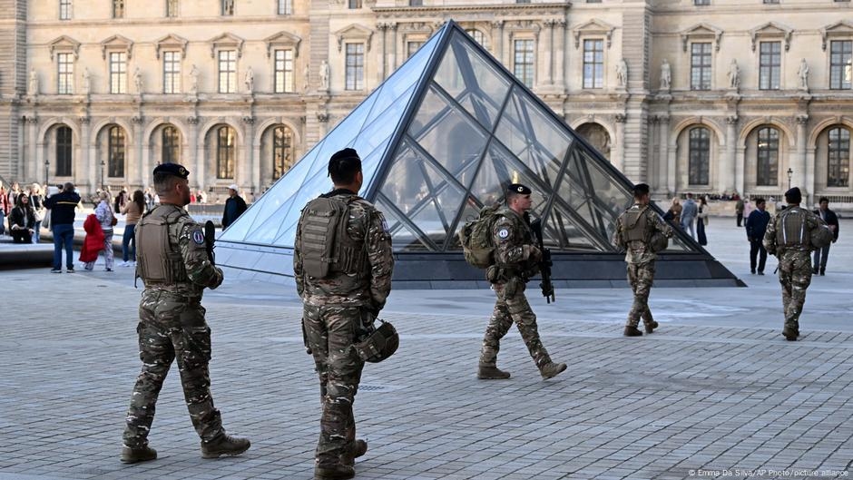 Fransa: Louvre soygununun ardından iki tutuklama daha
