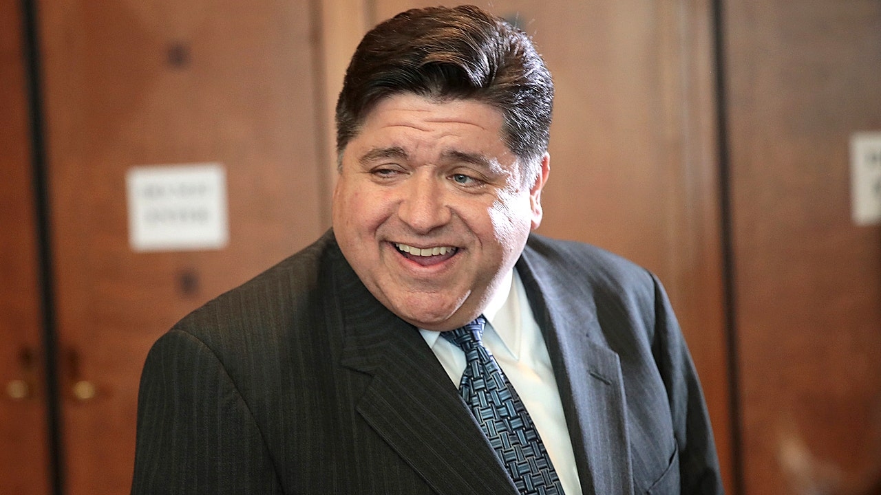 Gouverneur Pritzker zegt dat Trump probeert 'een crisis te creëren' terwijl de regering de inzet van de Nationale Garde in Chicago plant.
