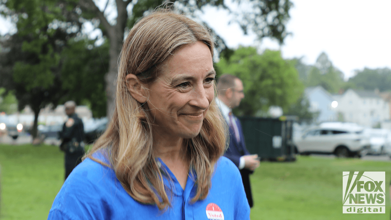 La demócrata Mikie Sherrill gana las primarias para gobernador de Nueva Jersey, lo que prepara el terreno para un enfrentamiento con el ganador republicano respaldado por Trump.