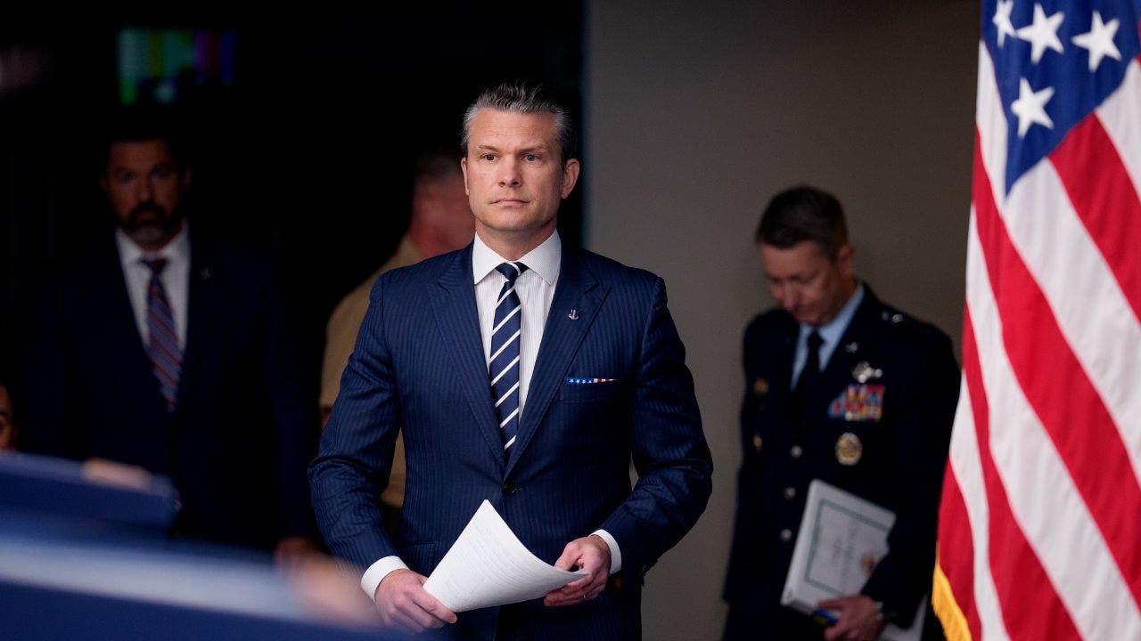 Luchtmacht verscherpt regels voor transgender piloten; voorstanders zeggen dat het prioriteit geeft aan paraatheid: rapport
