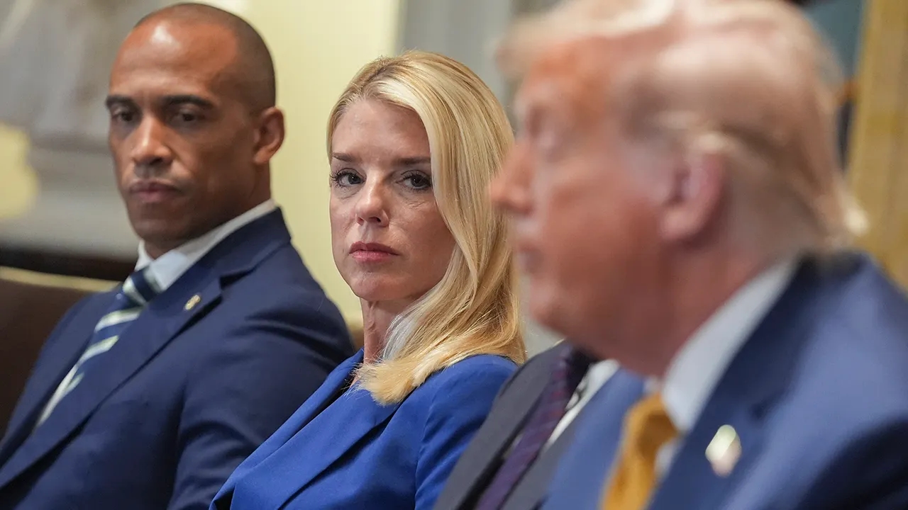 Le ministère de la Justice de Trump cible les médecins et les cliniques qui proposent des procédures de changement de sexe aux mineurs