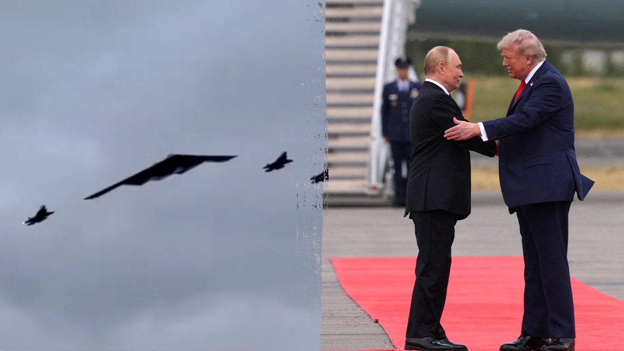'Absoluut ongelooflijk': B-2-bommenwerper en F-35-escorte vormen het decor voor gesprekken tussen Trump en Poetin in Alaska