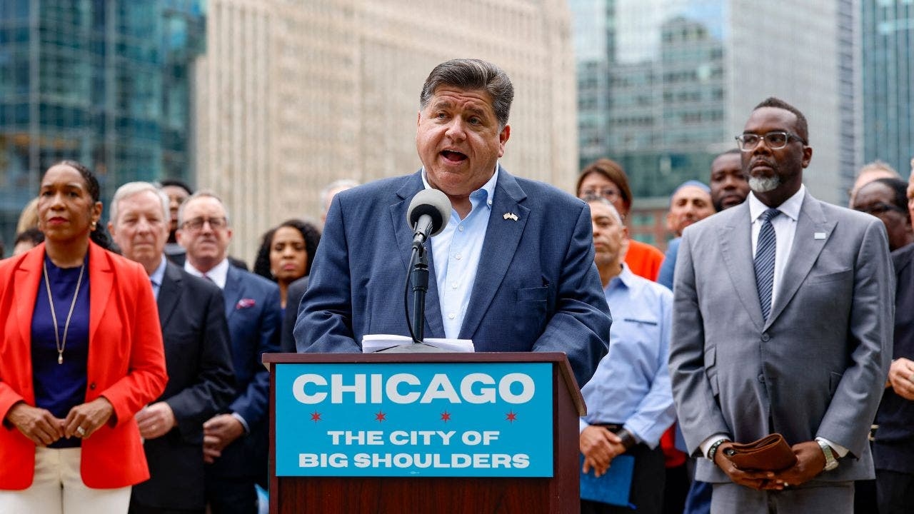 Pritzker afferma che "l'azione sarà accolta con una risposta" dopo che Trump ha minacciato di inviare la Guardia Nazionale a Chicago