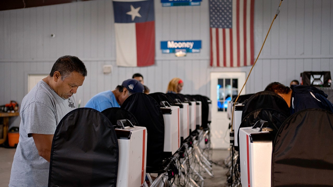 Der Senat des Bundesstaates Texas verabschiedet eine neue, von den Republikanern entworfene Kongresskarte, während die Demokraten im Repräsentantenhaus weiterhin auf der Flucht sind