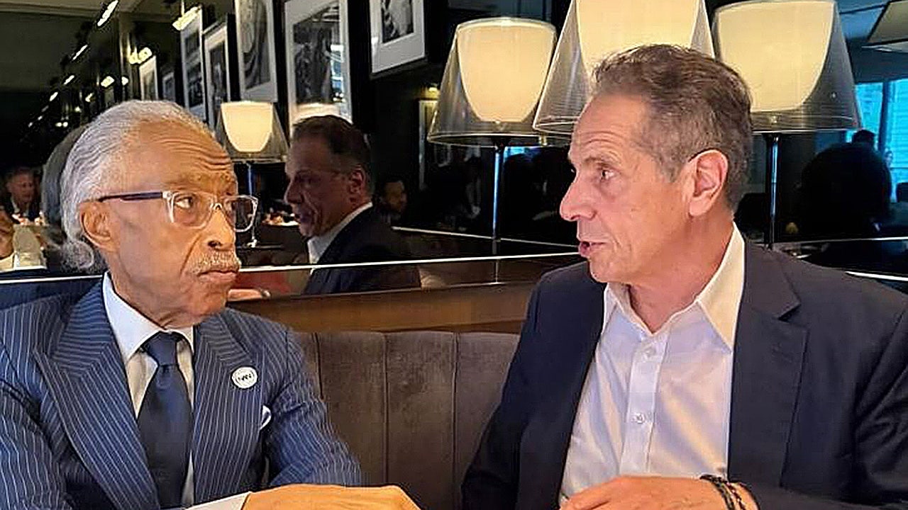 Andrew Cuomo se reúne para desayunar con el reverendo Al Sharpton mientras sigue a Mamdani en la carrera por la alcaldía de Nueva York.