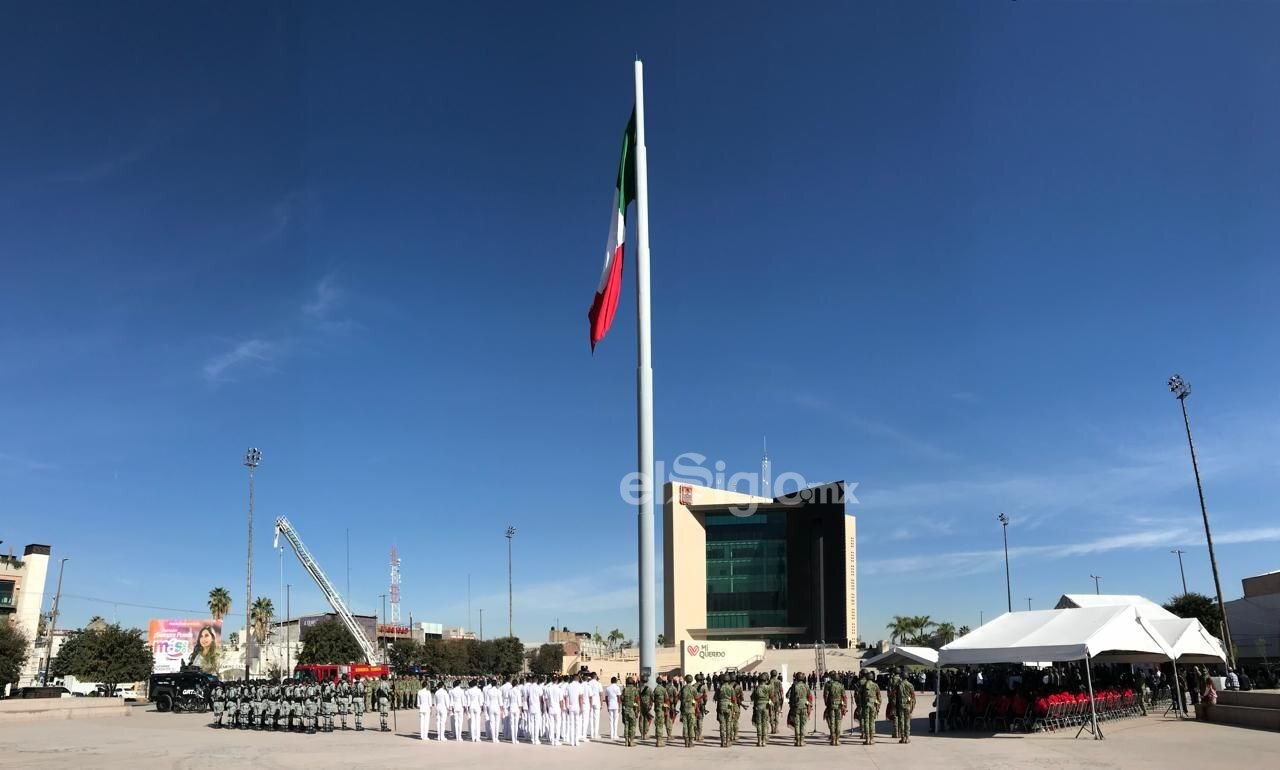 Flag Day is celebrated in the Plaza Mayor of Torreón