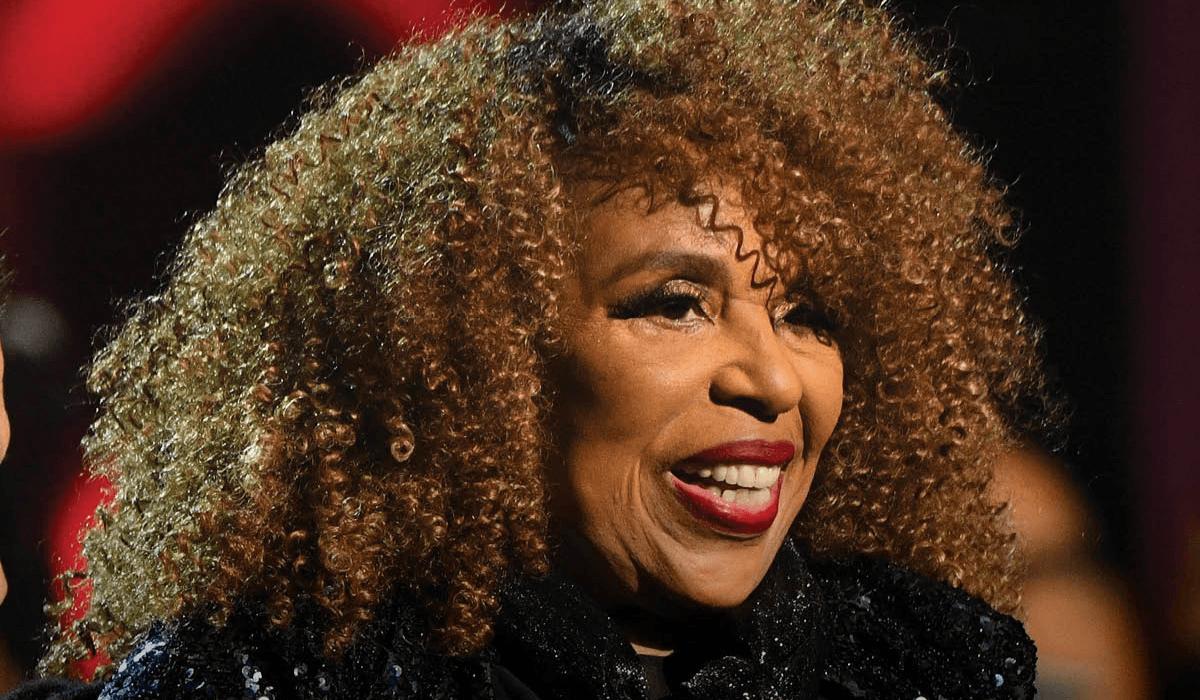 Roberta Flack, known for the song Killing me softly with his song, dies