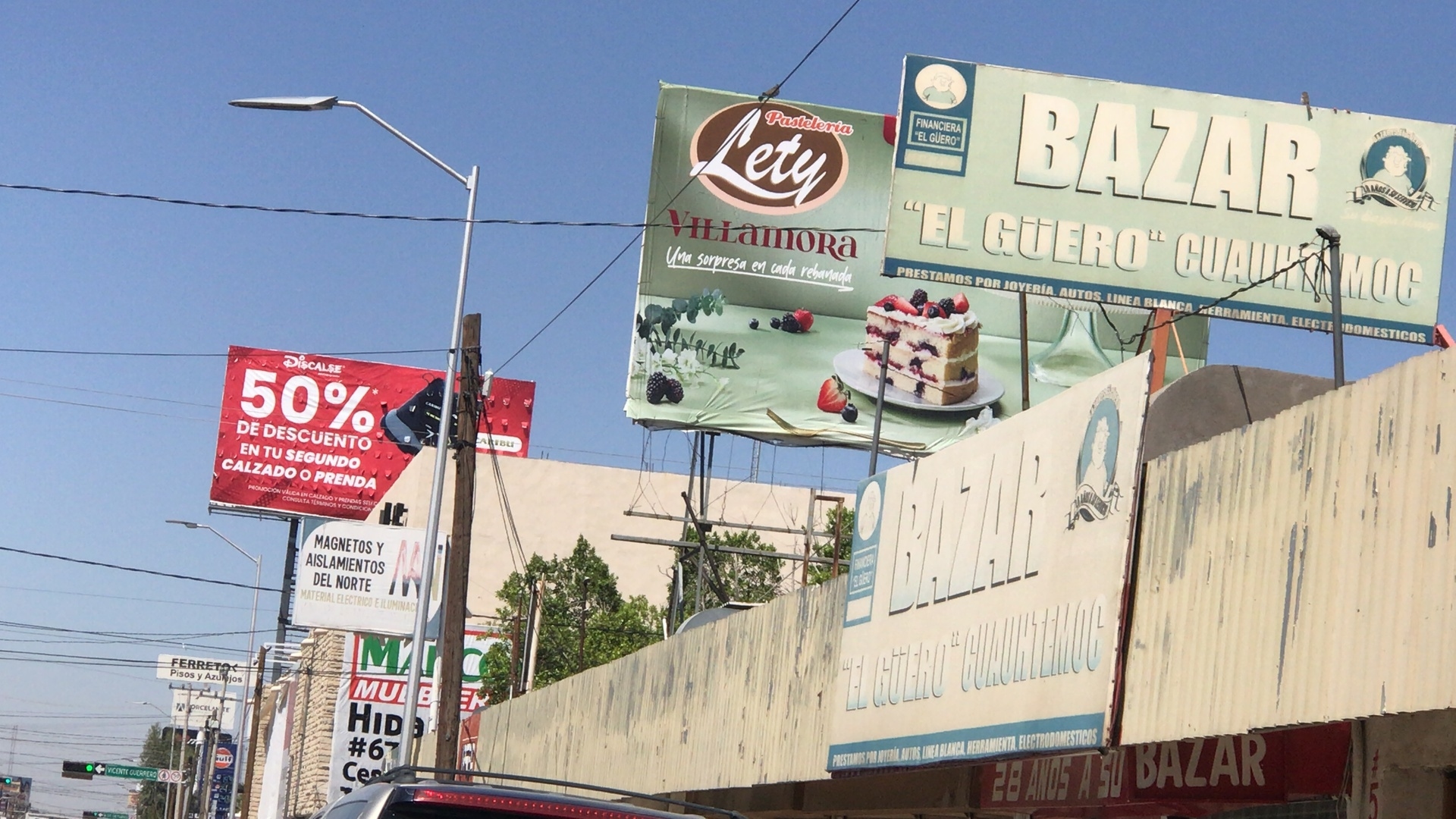 Torreón will remove 13 unlicensed billboards to improve urban security.
