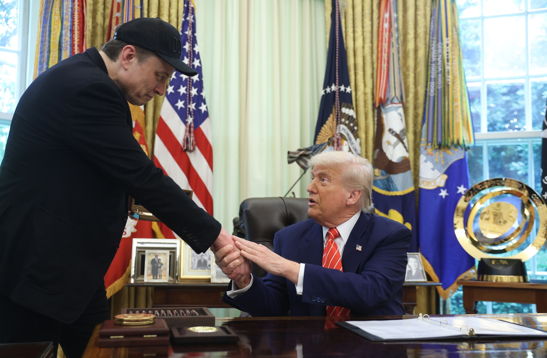 Дональд Трамп заявил, что Маск «сошел с ума» и пока не заинтересован в диалоге.