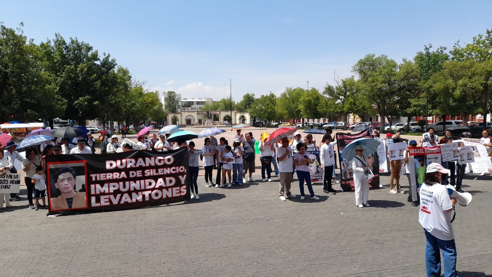 Marchan por Marco Adriel en Durango; joven cumple una semana desaparecido