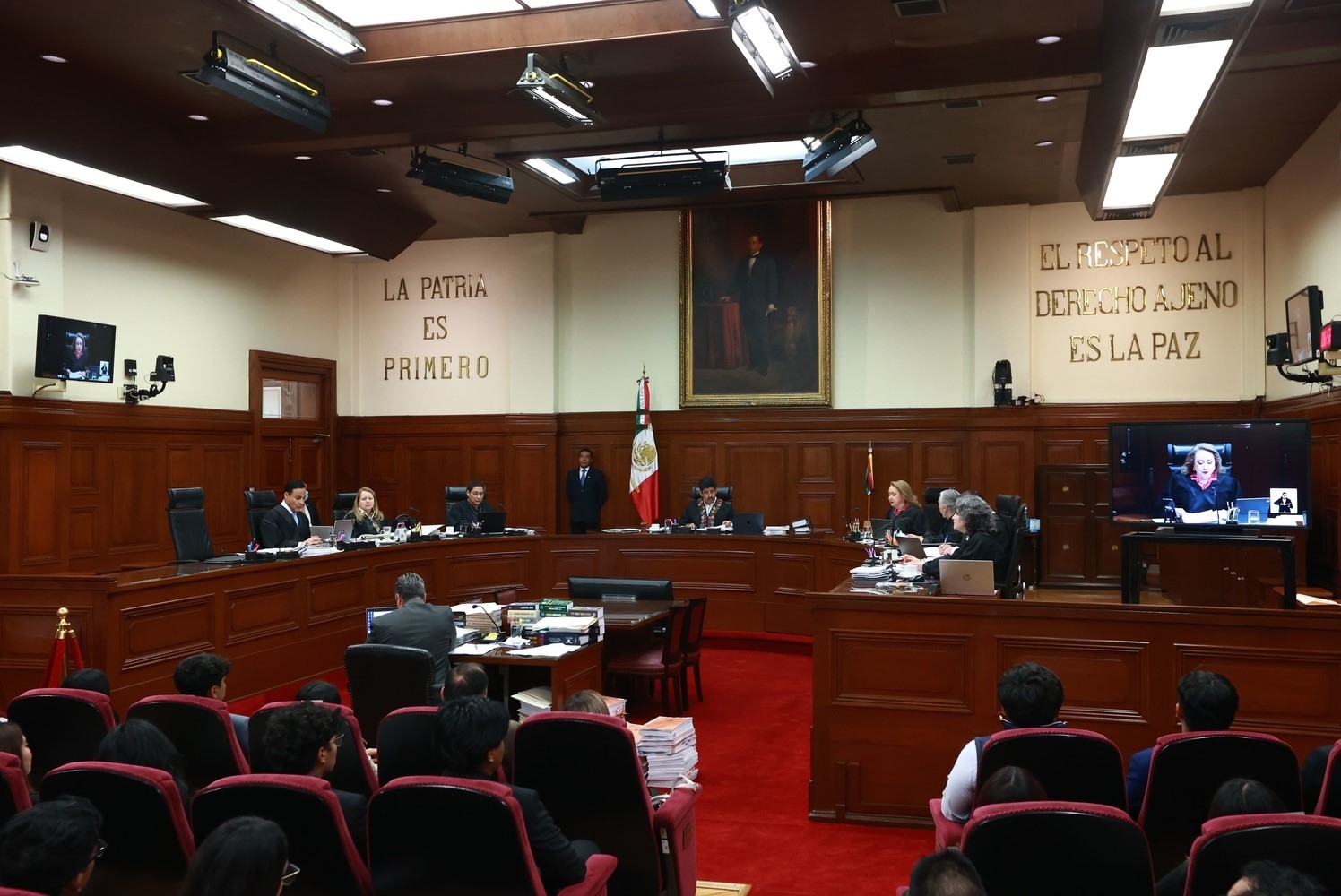 La Corte Suprema ordina la reintegrazione e pagamenti multimilionari ai giudici federali licenziati